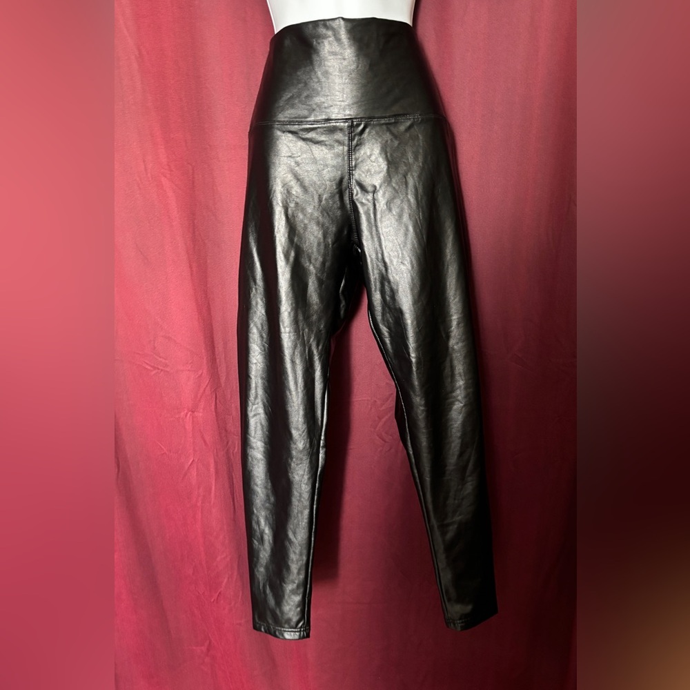 Hot Kiss Black Faux Leather Capri Leggings